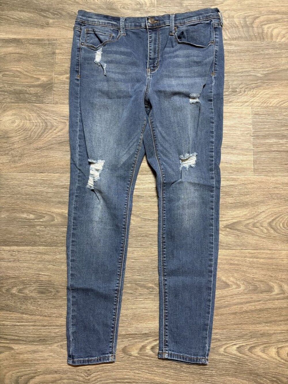 Mudd Juniors High Rise Distressed Stretch Skinny Jeans 15 Medium Wash Denim - Picture 2 of 12